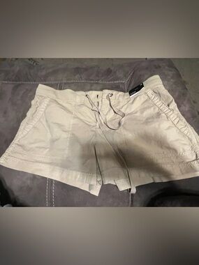 a.n.a Cream Drawstring Casual Women’s Shorts